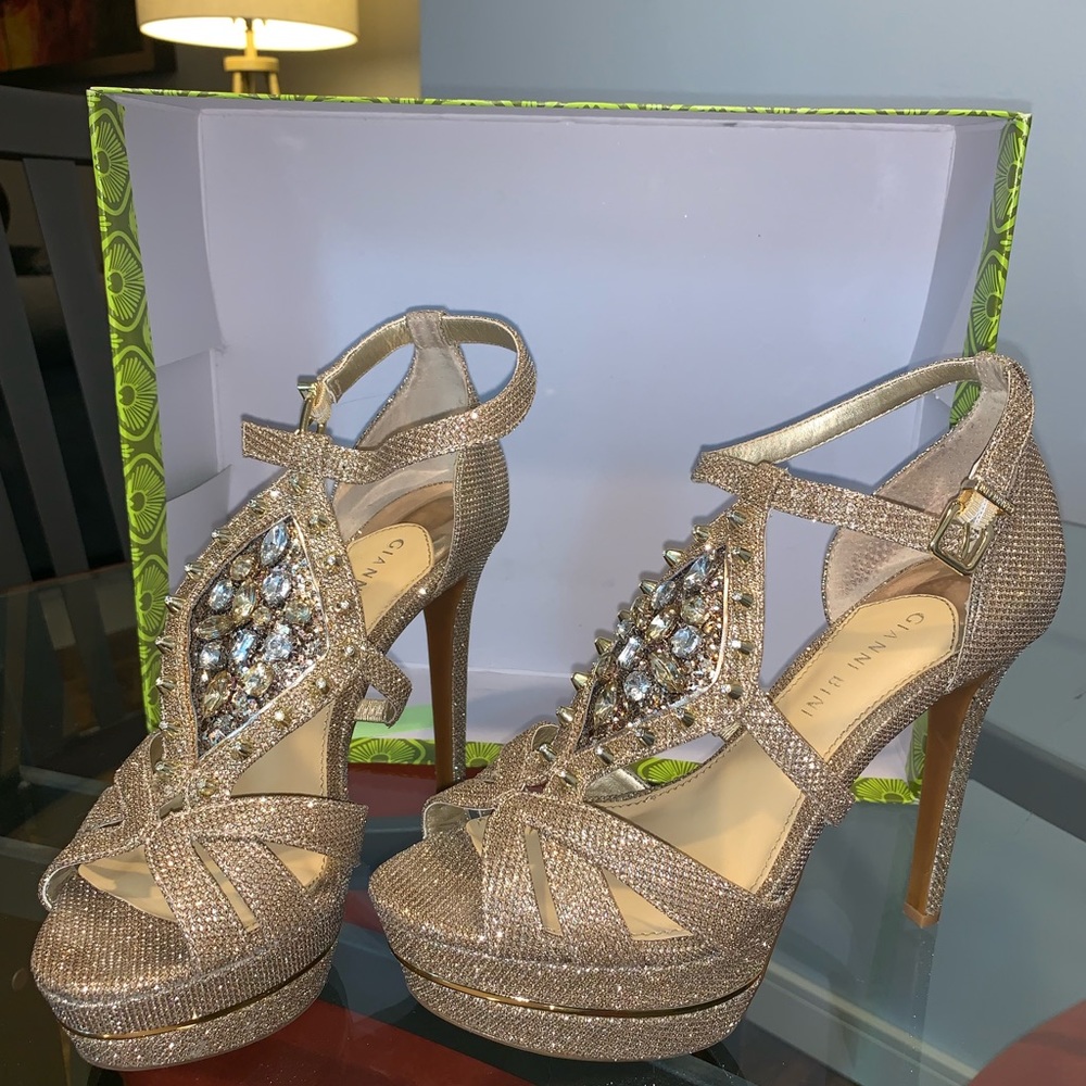 Gianni Bini platform heels - great condition! 💎